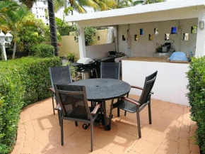 Studio at Flic en Flac 400 m away from the beach with enclosed garden and wifi
